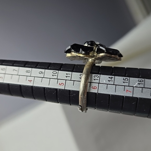 Vintage Black Floral Ring and Earrings Set - Picture 16 of 17